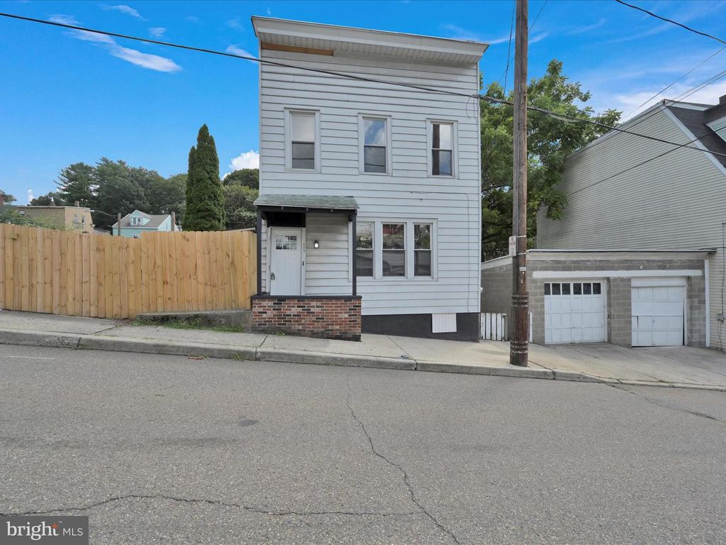 533 E MARKET ST, Pottsville, PA 17901