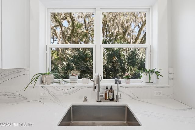 2041 WATERWAY ISLAND Lane, Jacksonville Beach, FL 32250