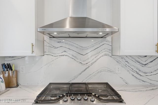 2041 WATERWAY ISLAND Lane, Jacksonville Beach, FL 32250