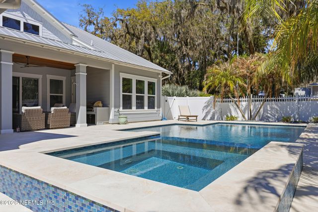 2041 WATERWAY ISLAND Lane, Jacksonville Beach, FL 32250