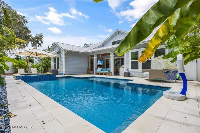 2041 WATERWAY ISLAND Lane, Jacksonville Beach, FL 32250