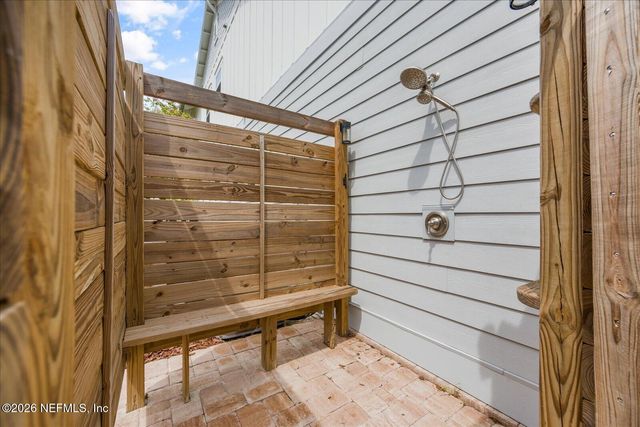 2041 WATERWAY ISLAND Lane, Jacksonville Beach, FL 32250