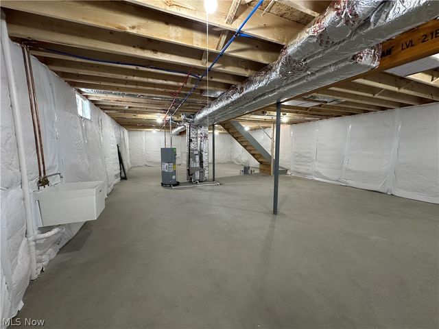 24 Maranatha Drive, Youngstown, OH 44505