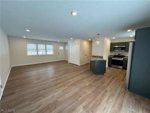 24 Maranatha Drive, Youngstown, OH 44505