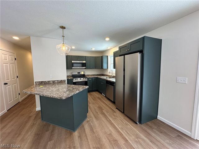 24 Maranatha Drive, Youngstown, OH 44505