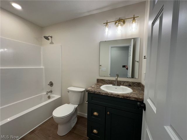 24 Maranatha Drive, Youngstown, OH 44505