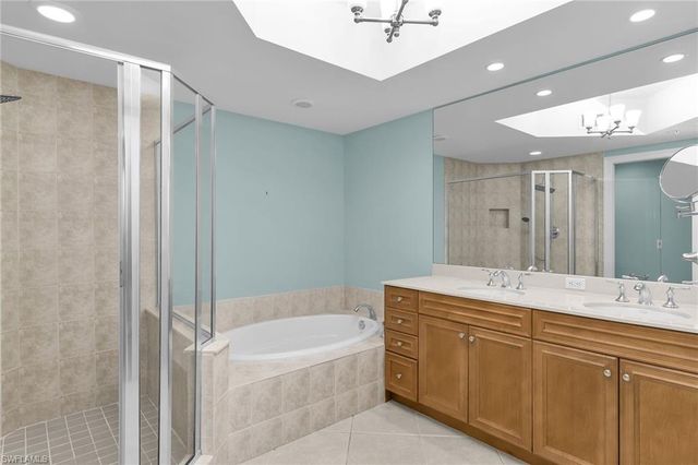 1065 Borghese LN 1902, Naples, FL 34114