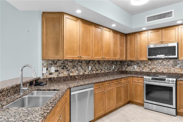 1065 Borghese LN 1902, Naples, FL 34114