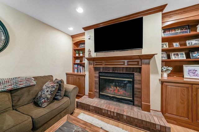 1200 Seminole Drive, Crown Point, IN 46307