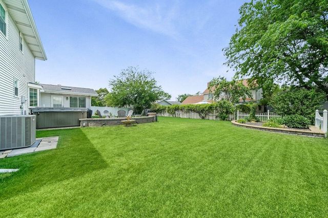 1200 Seminole Drive, Crown Point, IN 46307