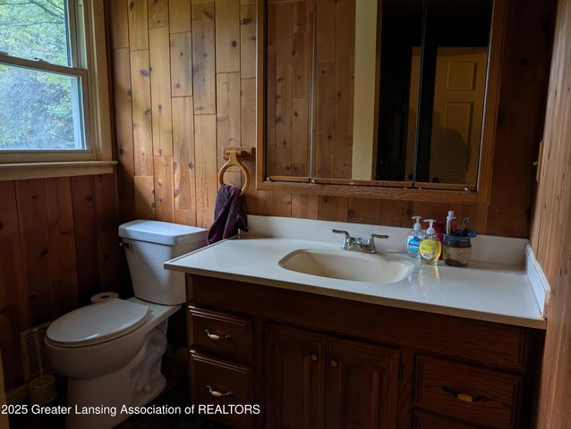 8876 E State Road, Haslett, MI 48840