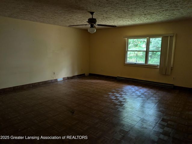 8876 E State Road, Haslett, MI 48840