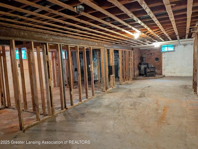 8876 E State Road, Haslett, MI 48840