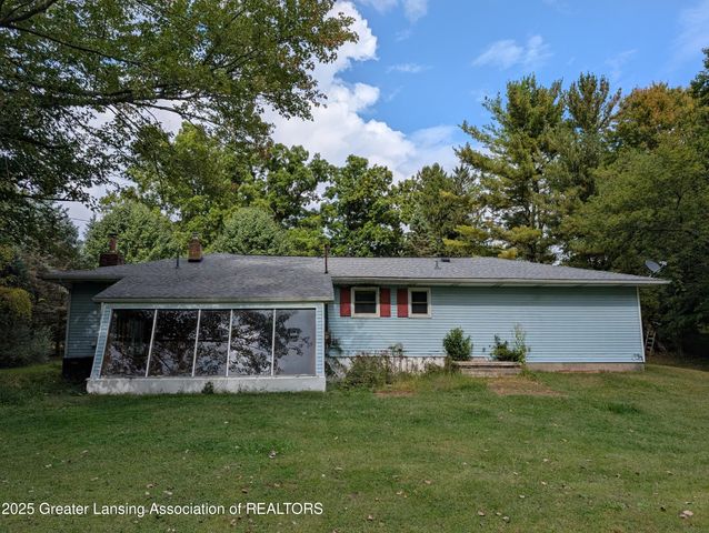8876 E State Road, Haslett, MI 48840