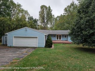 8876 E State Road, Haslett, MI 48840