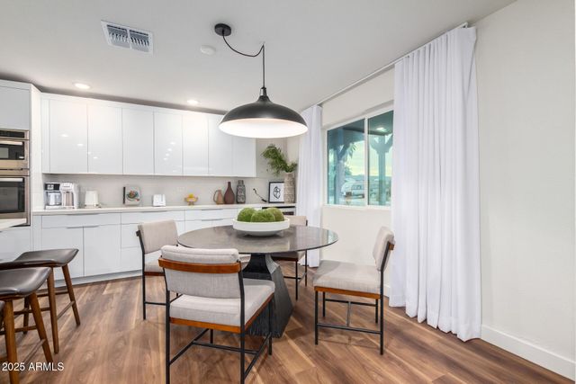 8537 E CLARENDON Avenue, Scottsdale, AZ 85251