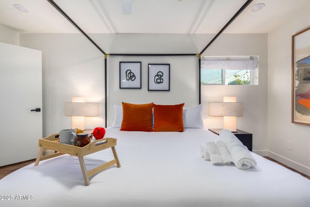 8537 E CLARENDON Avenue, Scottsdale, AZ 85251