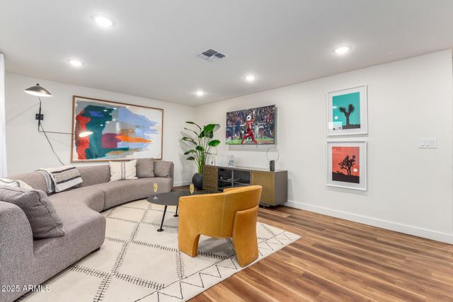 8537 E CLARENDON Avenue, Scottsdale, AZ 85251