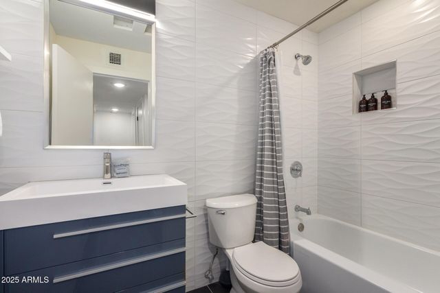 8537 E CLARENDON Avenue, Scottsdale, AZ 85251