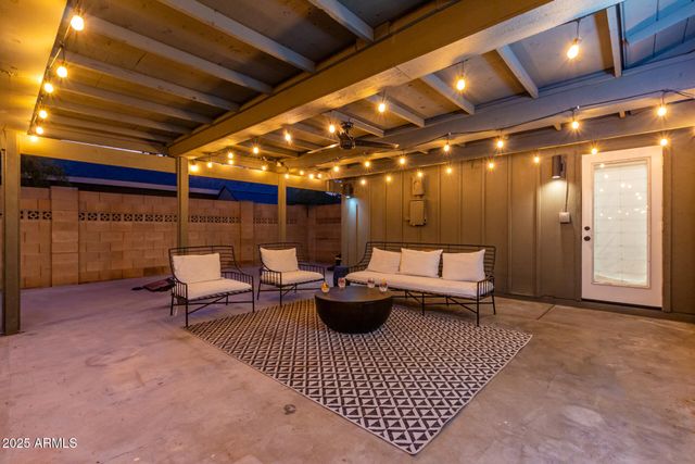 8537 E CLARENDON Avenue, Scottsdale, AZ 85251