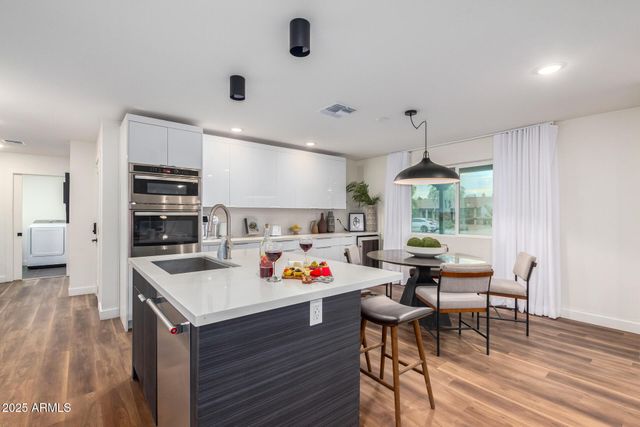 8537 E CLARENDON Avenue, Scottsdale, AZ 85251