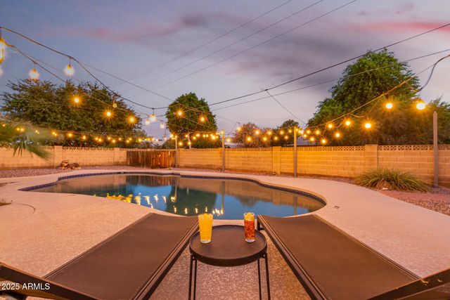 8537 E CLARENDON Avenue, Scottsdale, AZ 85251