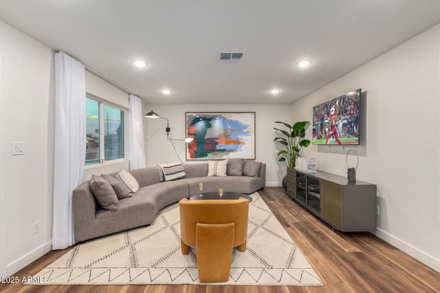 8537 E CLARENDON Avenue, Scottsdale, AZ 85251