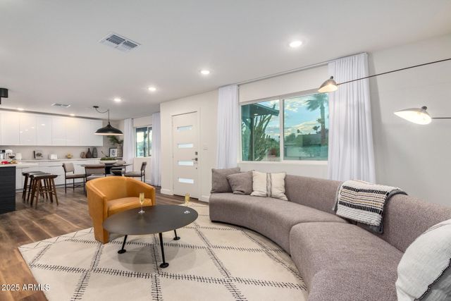 8537 E CLARENDON Avenue, Scottsdale, AZ 85251