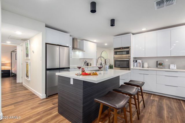 8537 E CLARENDON Avenue, Scottsdale, AZ 85251