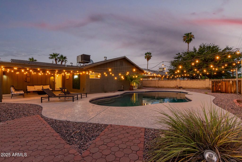 8537 E CLARENDON Avenue, Scottsdale, AZ 85251