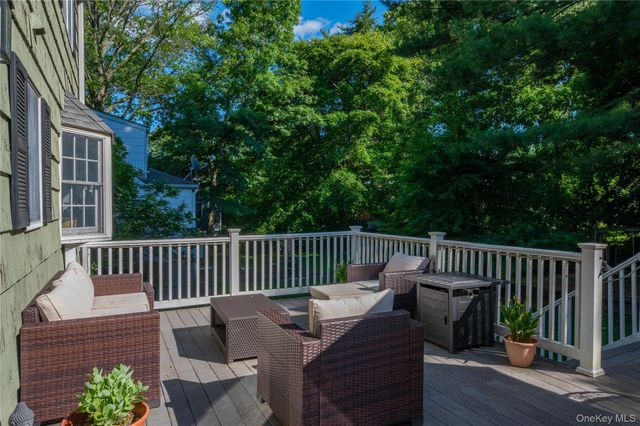 8 Burton Road, Larchmont, NY 10538