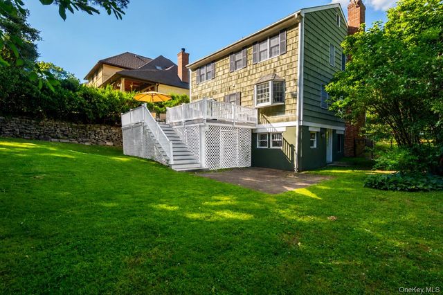 8 Burton Road, Larchmont, NY 10538
