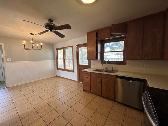 117 Holly Dr, Portland, TX 78374