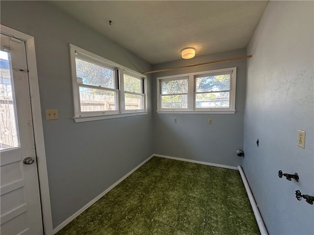 117 Holly Dr, Portland, TX 78374