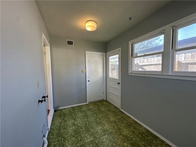 117 Holly Dr, Portland, TX 78374