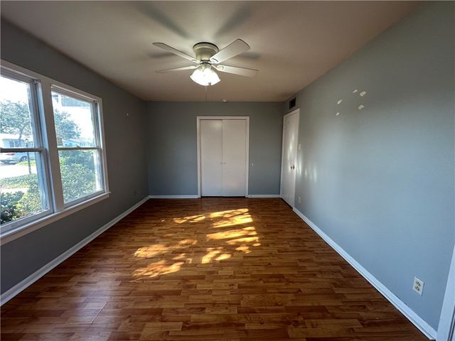 117 Holly Dr, Portland, TX 78374