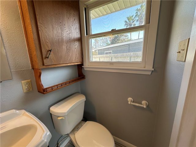 117 Holly Dr, Portland, TX 78374