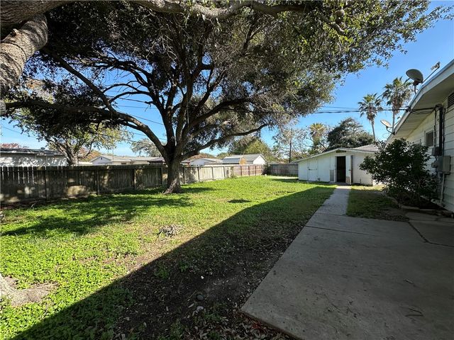 117 Holly Dr, Portland, TX 78374