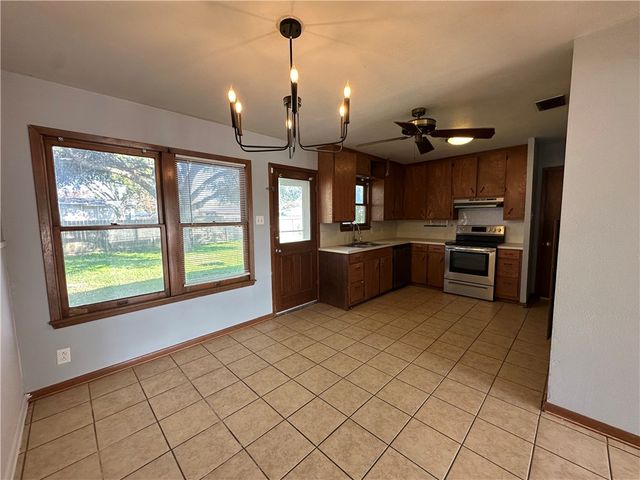 117 Holly Dr, Portland, TX 78374