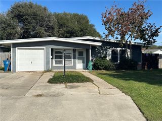 117 Holly Dr, Portland, TX 78374