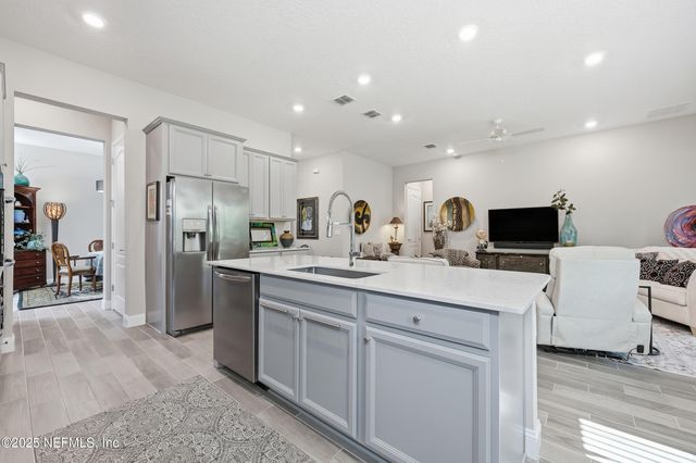 86 WHEELWRIGHT Lane, Jacksonville, FL 32081