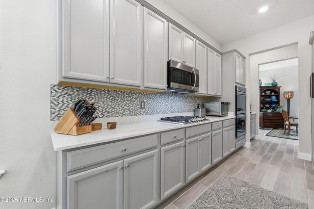 86 WHEELWRIGHT Lane, Jacksonville, FL 32081