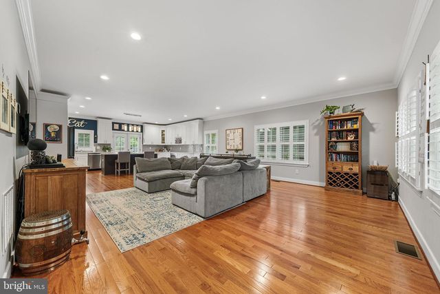 613 S BUCHANAN ST, Arlington, VA 22204