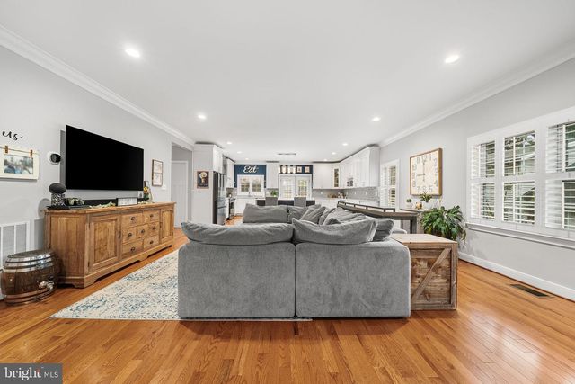 613 S BUCHANAN ST, Arlington, VA 22204