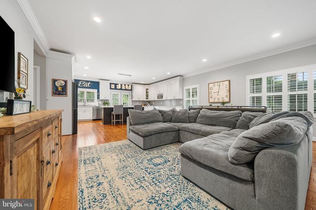 613 S BUCHANAN ST, Arlington, VA 22204