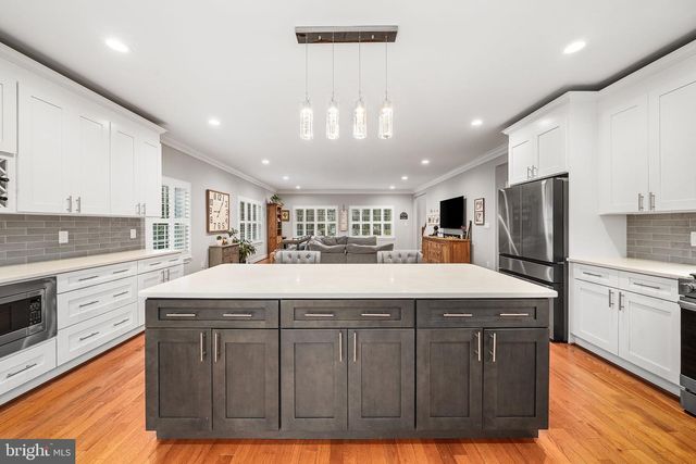 613 S BUCHANAN ST, Arlington, VA 22204