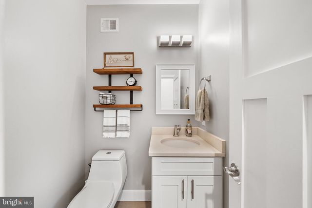613 S BUCHANAN ST, Arlington, VA 22204