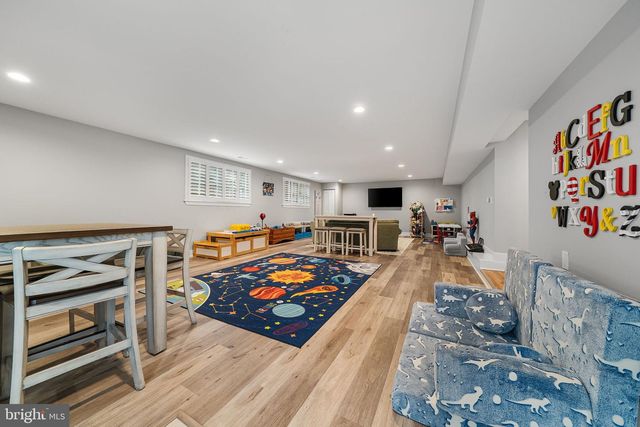 613 S BUCHANAN ST, Arlington, VA 22204