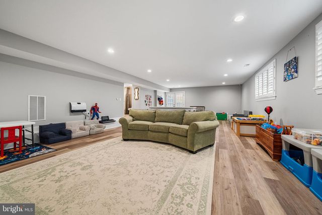 613 S BUCHANAN ST, Arlington, VA 22204