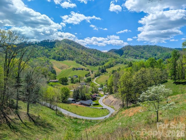 572 Pleasant Valley Road, Burnsville, NC 28714